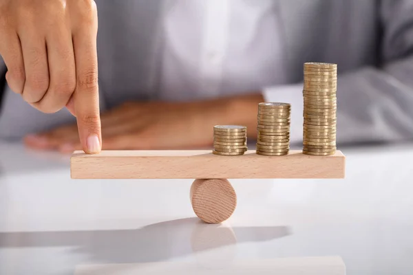 Close Businessperson Finger Balancing Stacked Coins Wooden Seesaw — Stock Photo, Image