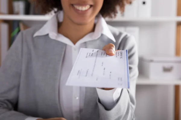 Businessperson Hand Giving Chece Birou White Desk — Fotografie, imagine de stoc