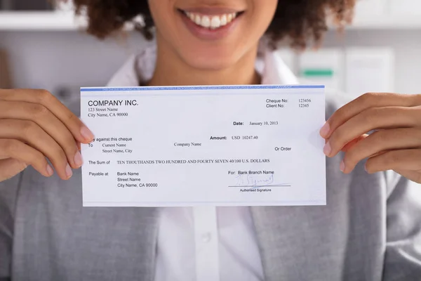 Midsection Businesswoman Showing Cheque Office — Stock Photo, Image