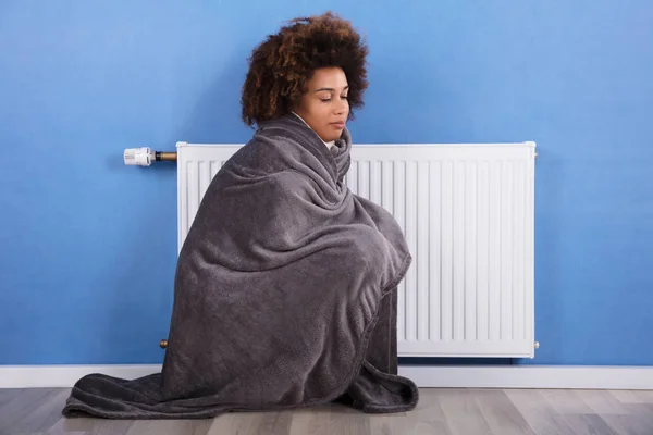 Young Woman Wrapped Blanket Sitting Heater Home — Stock Photo, Image