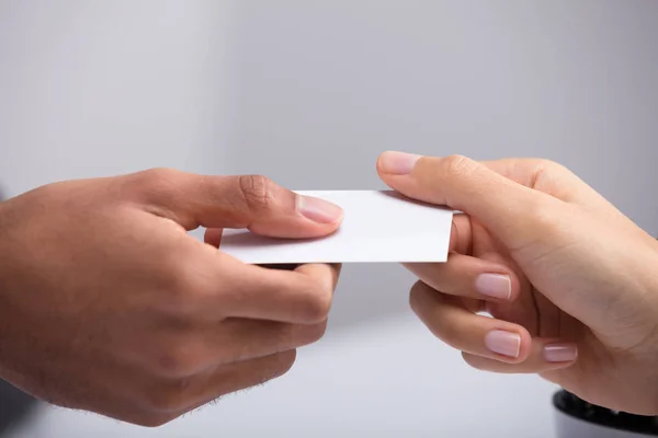 Close Two Businesspeople Hand Holding Blank White Card — Stock Photo, Image