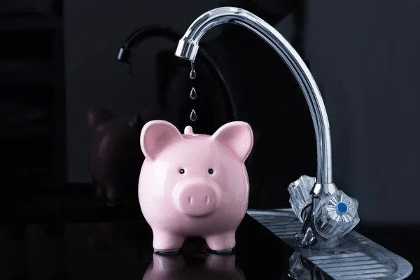 Dripping Water Droplets Falling Pink Piggybank Kitchen Sink Faucet — Stock Photo, Image