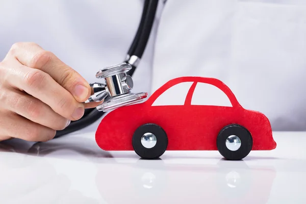 Close Doctor Hand Examining Red Car Stethoscope — Stock Photo, Image