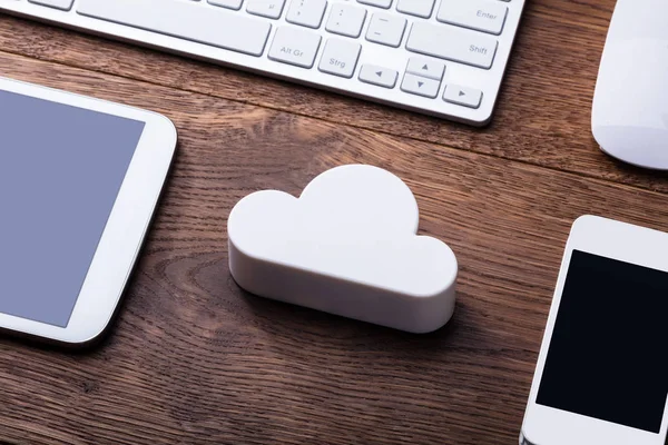 White Cloud Block Digital Tablet Mobile Keyboard Mouse Wooden Table — Stock Photo, Image