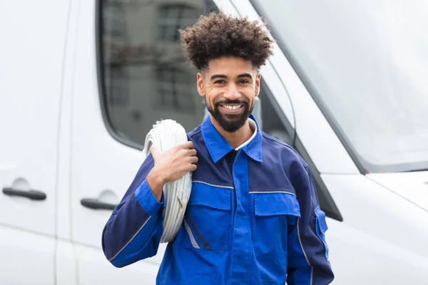 Portrait Électricien Souriant Avec Bobine Câble Blanche Debout Par Van — Photo