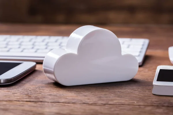 White Cloud Block Digital Tablet Mobile Keyboard Mouse Wooden Table — Stock Photo, Image