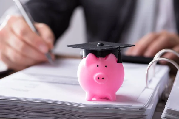 Close Pink Piggybank Graduation Cap Document — Stock Photo, Image