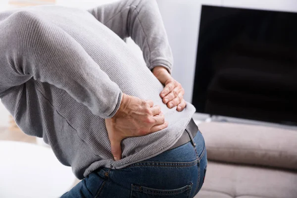 Mid Sectieweergave Van Een Man Die Lijden Aan Rugpijn — Stockfoto