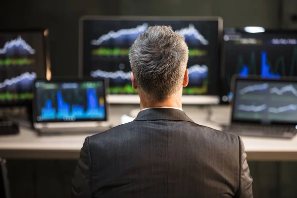 Male Stock Market Broker Looking Computer Laptop Showing Graph Screen — Stock Photo, Image