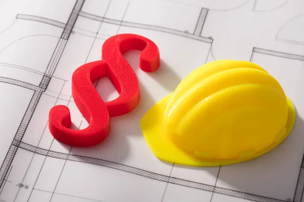 High Angle View Yellow Hard Hat Red Paragraph Symbol Blueprint — стоковое фото