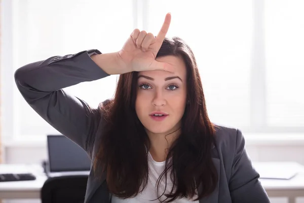 Businesswoman Showing Loser Sign Fingers Her Forehead — Stock Photo, Image