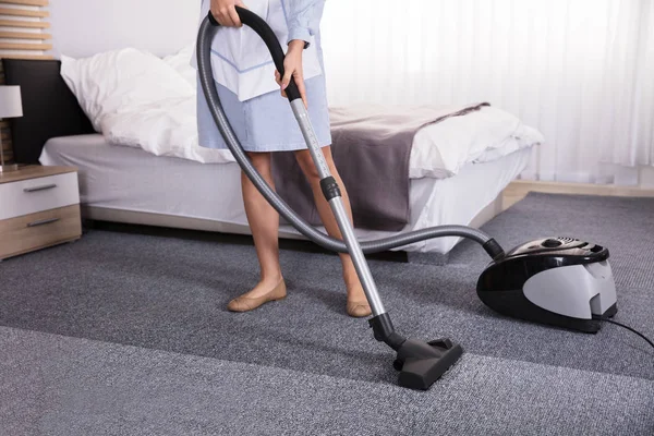 Low Section View Janitor Using Vacuum Cleaner Cleaning Carpet Hotel — Stok Foto