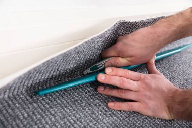 Halı döşeme elle döşeme halısı.