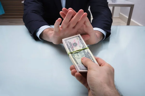 Close Businessman Hand Refusing Bribe Offered His Partner — Stock Photo, Image