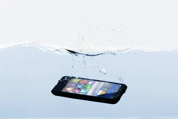 Close Novo Telefone Celular Preto Submerso Água — Fotografia de Stock