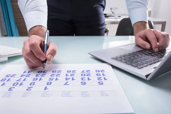 Close Businessperson Hand Marking Pen Calendar Workplace — Stok Foto