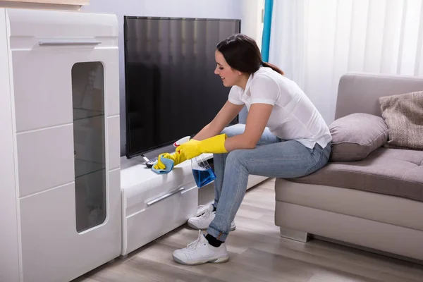 Side View Young Female Janitor Cleaning Furniture Home — Stock Photo, Image