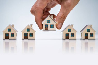 Kişi Eli, Beyaz Masa 'dan Ev Modeli Seçiyor