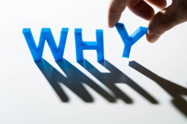 Bir insanın eline yakın çekim yapmak için Y alfabesini sıralamak.