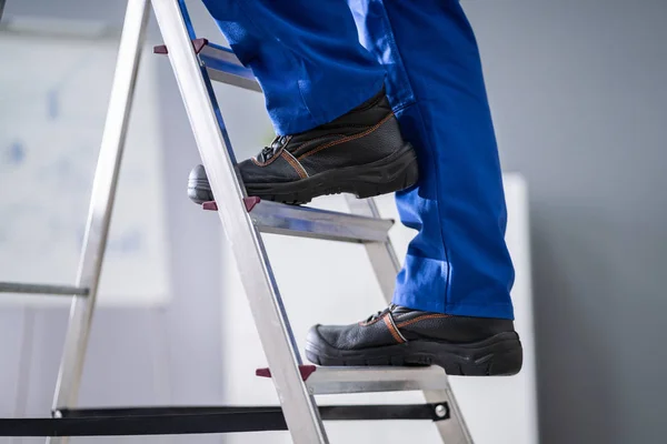 Blick Auf Die Fußkletterleiter Eines Heimwerkers — Stockfoto