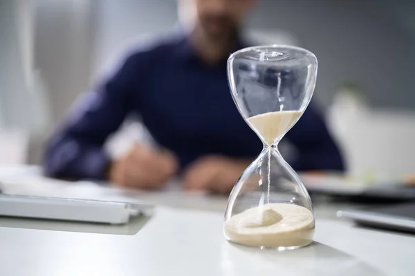 Close Hourglass Front Businessperson Hand Calculating Invoice — Stok Foto