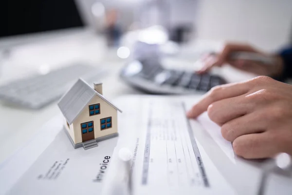 Close Person Hand Calculating Real Estate Property Tax Desk — Stock Photo, Image