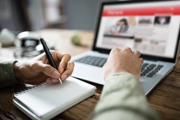 Nahaufnahme Der Handschriftlichen Notiz Eines Geschäftsmannes Mit Stift Tagebuch Über — Stockfoto