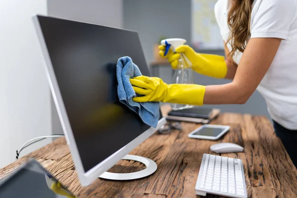 Young Worker Cleaning Desk Rag Office — Stock Photo, Image