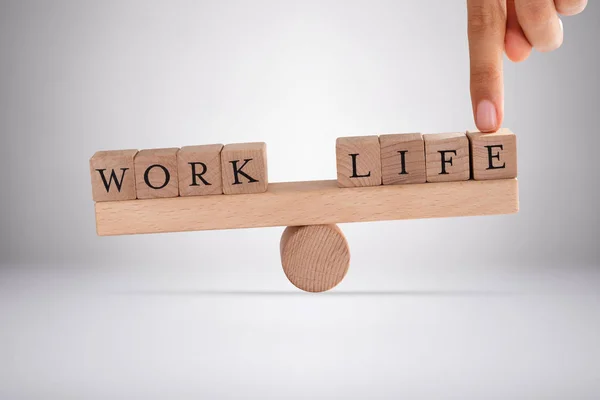 Detailní Záběr Člověka Finger Balancing Work Life Blocks Wooden Swesaw — Stock fotografie