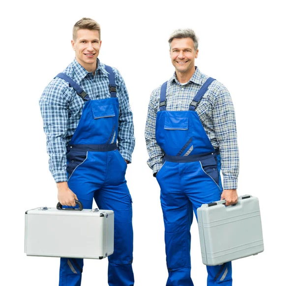 Retrato Dos Reparadores Sonrientes Sosteniendo Cajas Herramientas Grises Mano Contra — Foto de Stock