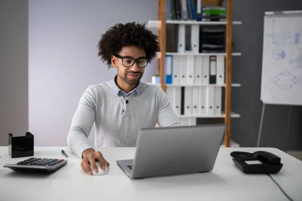 Successful Accountant Calculating Tax Office Desk Using Laptop — Stock Photo, Image