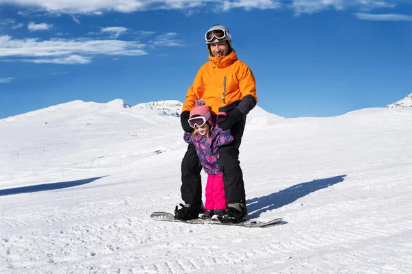 Père Riding Snowboard Avec Fille Laax Suisse — Photo