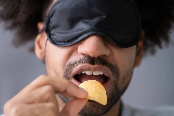 Retrato Jovens Cegos Testando Alimentos — Fotografia de Stock