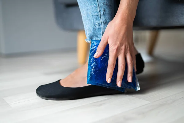 Close Woman Hand Holding Cool Gel Pack Her Ankle — Stock Photo, Image