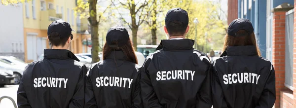 Guardias Seguridad Con Las Manos Detrás Espalda Parados Una Fila — Foto de Stock