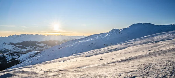 Snowy Krajobraz Górami Słoneczny Zimowy Dzień Laax Szwajcaria — Zdjęcie stockowe