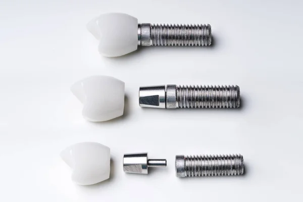 Piezas Implante Dental Sobre Fondo Blanco — Foto de Stock