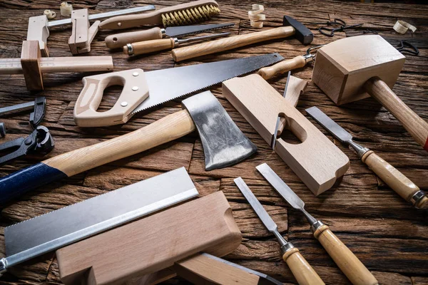 Verschiedene Tischlerwerkzeuge Aus Dem Werkzeugkasten Auf Dem Schreibtisch — Stockfoto