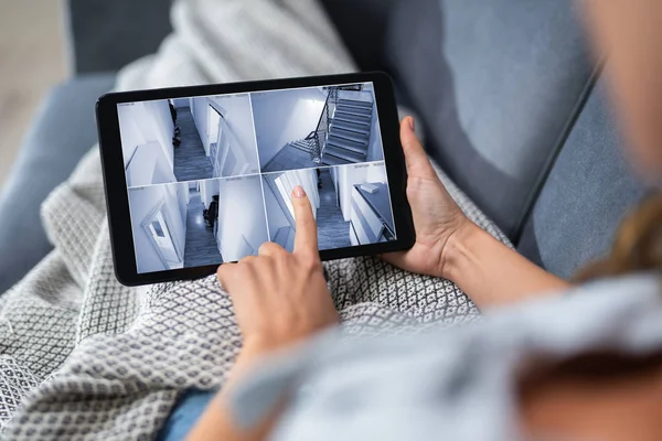 Παρακολούθηση Προσώπων Κάμερες Live View Home Digital Tablet — Φωτογραφία Αρχείου