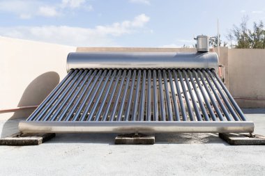 Çatıya Güneş Enerjisi Su Isıtıcısı Yüklendi