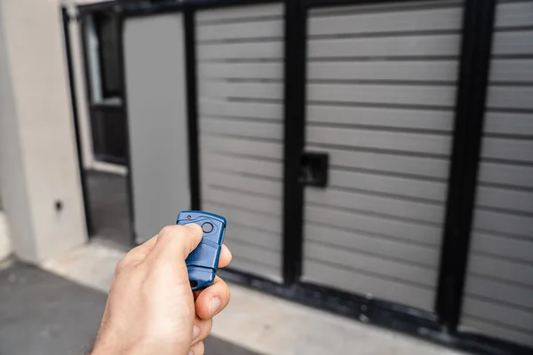 Using Remote Control Open Electric Gate — Stock Photo, Image