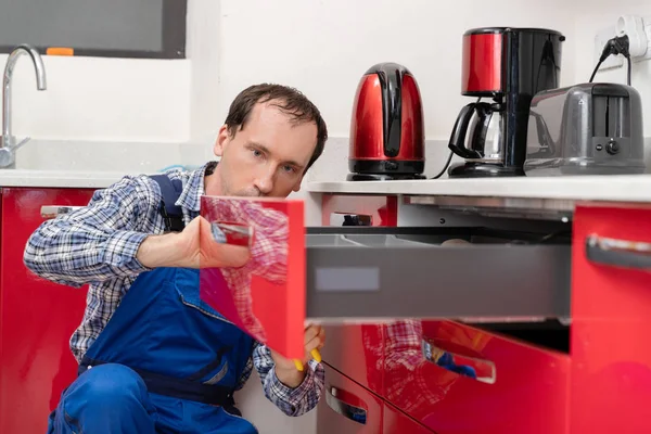 Close Young Male Carpenter Installing Drawer Screwdriver — Stock Photo, Image