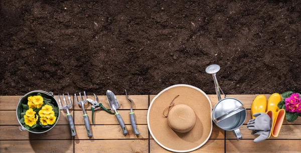 Attrezzi Giardinaggio Vasi Fiori Pronti Essere Piantati Giardino — Foto Stock