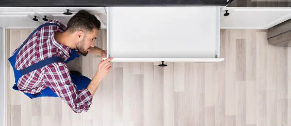 Close Young Male Carpenter Installing Drawer Screwdriver — Stock Photo, Image