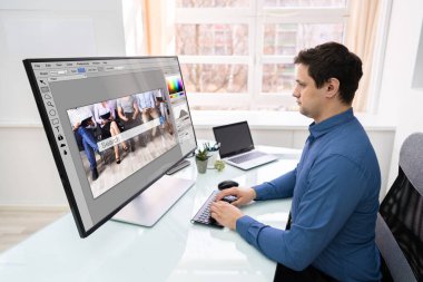 Bilgisayarda Office fotoğraf düzenleme bir tasarımcının el Close-Up