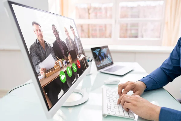 Videoconferencia Empresarios Con Equipo Computadora —  Fotos de Stock