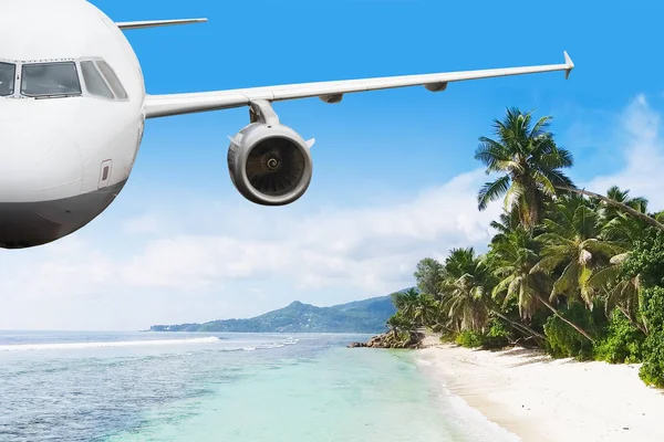 Vliegtuig Vliegt Eiland Zee Zomer Seychellen — Stockfoto