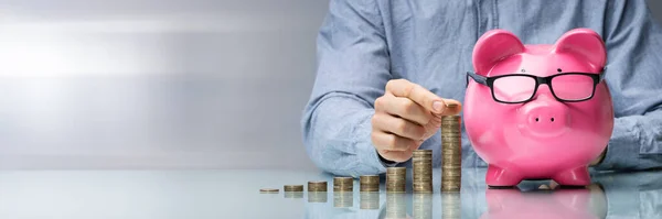 Close Businessman Piggybank Stack Coins Desk — Stock Photo, Image