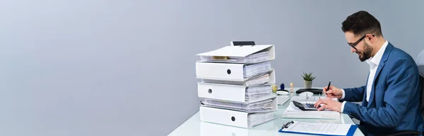 Accountant Making Invoice Computer Desk — Stock Photo, Image