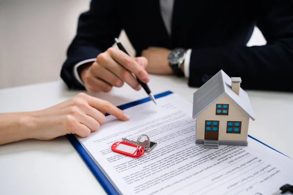 Close Person Hand Signing Contract Keys — Stock Photo, Image